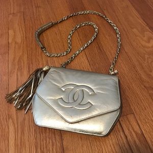 Luxury style brand crossbody purse w/ logo detail